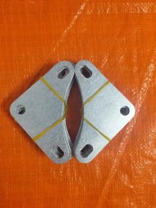 bát lắp kệ sắt v lỗ