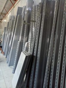 sắt v lỗ đa năng